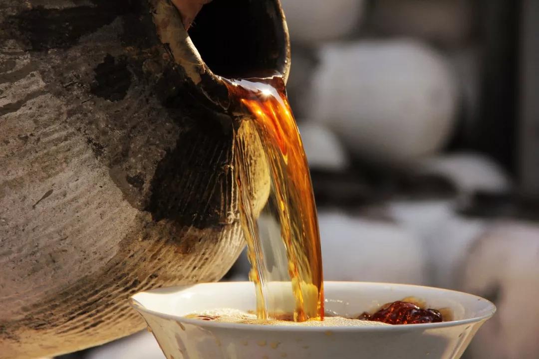 Traditional Chinese huangjiu rice wine served in ceramic vessels and small tasting cups
