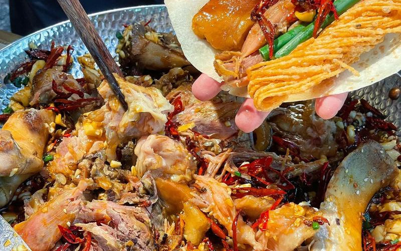 Xi’an Muslim Quarter Food Tour at Night: A Local Halal Food Experience After Dark - 旅行故事