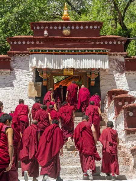 Exploring the Natural Beauty and Tibetan Culture in Western Sichuan and Tibet