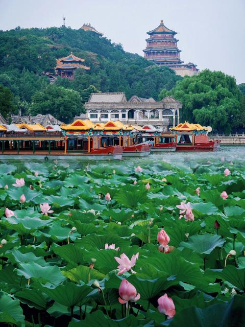 Explore the landscapes of China on a private tour