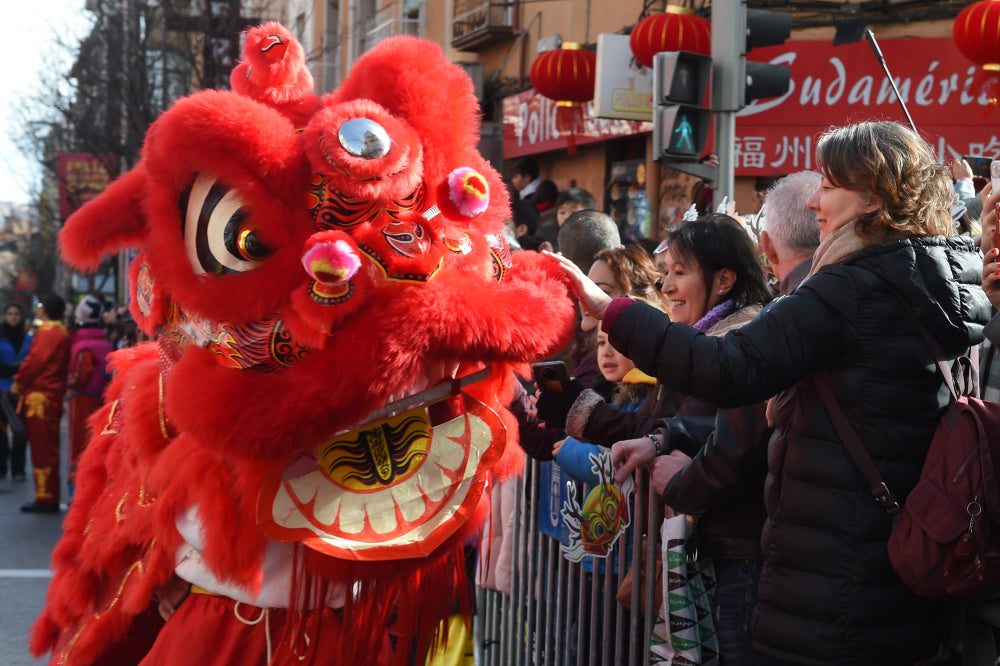 Travellers enjoying a tailor-made China tour with Sunda Travel