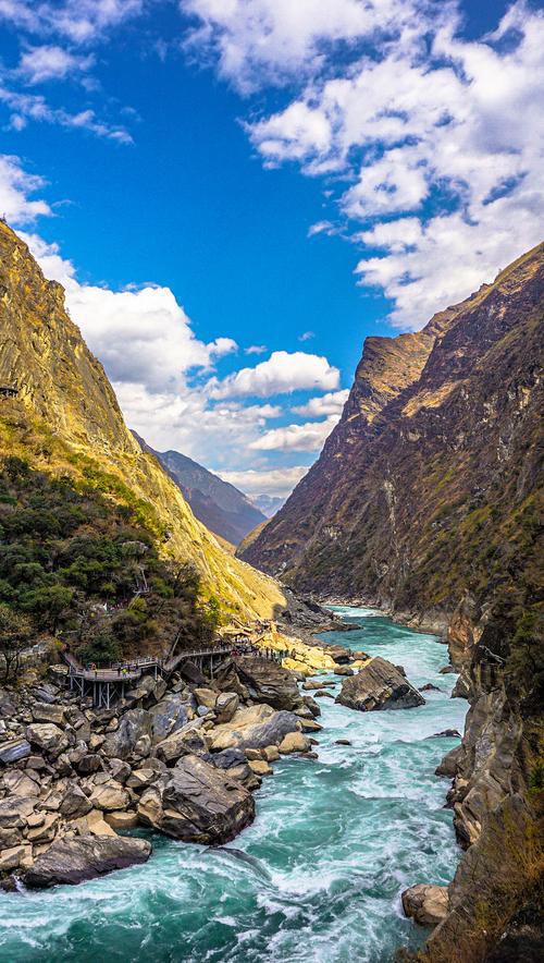 Tiger Leaping Gorge & Journey to Shangri-La — Lijiang → Shangri-La